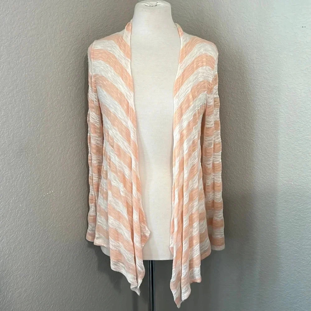 BUTTONS peach and white lightweight cardigan